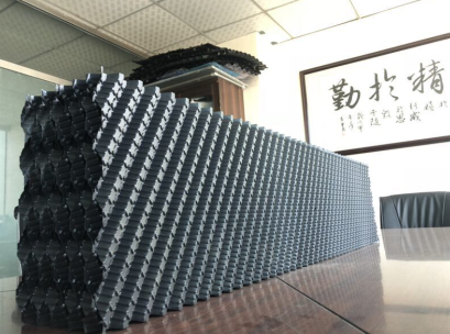 薄如紙的PVC填料居然能站65KG重量的人！